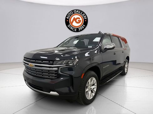 Used 2023 Chevrolet Suburban Premier image 3