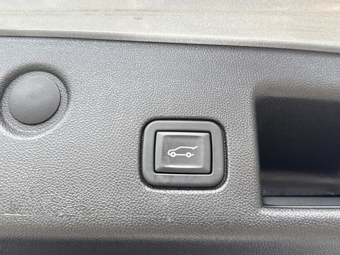Used 2024 Chevrolet Equinox LT FWD image 17