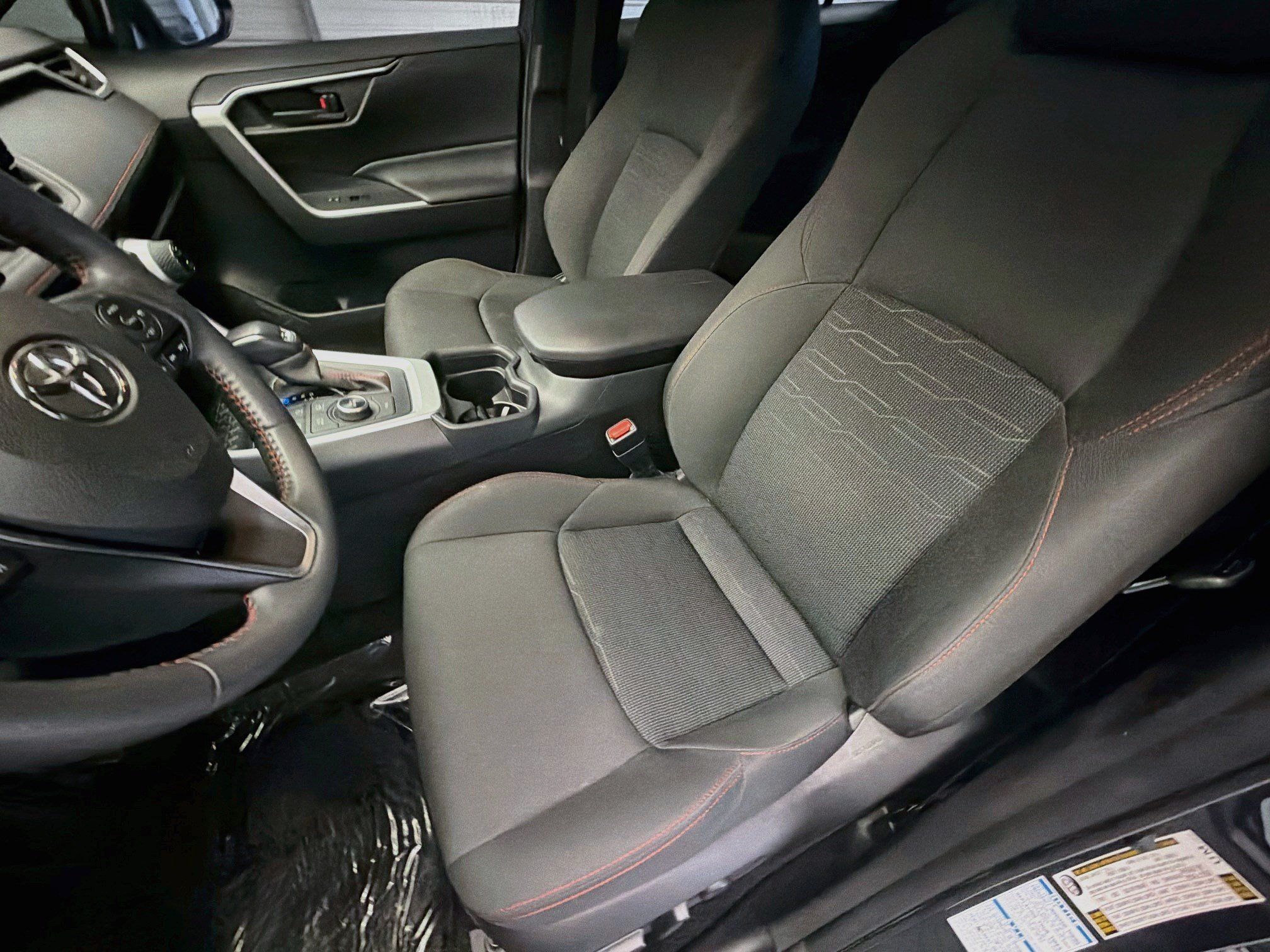 Used 2021 Toyota RAV4 SE w/ Weather & Moonroof Package AWD/4WD image 11