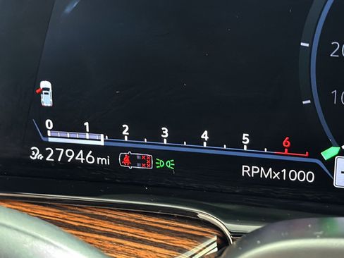Used 2023 Cadillac Escalade Premium Luxury w/ Performance Package AWD/4WD image 17