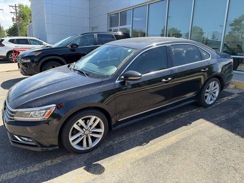 Used 2017 Volkswagen Passat 1.8T SEL Premium FWD image 3