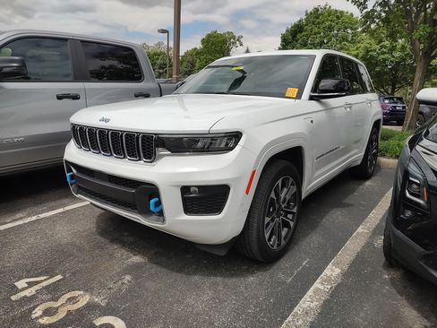 Certified 2023 Jeep Grand Cherokee Overland AWD/4WD image 1