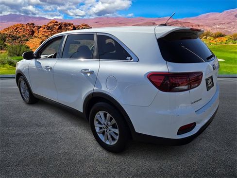 Used 2019 Kia Sorento LX image 5
