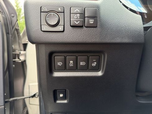 Used 2022 Lexus GX 460 Premium w/ Accessory Package AWD/4WD image 19