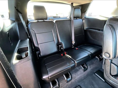 Used 2018 Chevrolet Traverse Premier FWD image 28