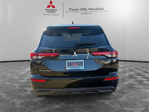 Used 2023 Mitsubishi Outlander ES image 6