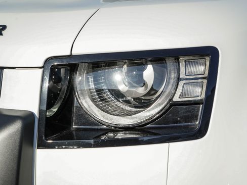 Used 2023 Land Rover Defender 110 S image 5