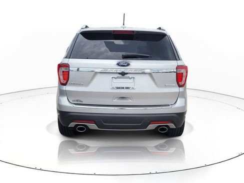 Used 2018 Ford Explorer Limited w/ Equipment Group 301A FWD image 6