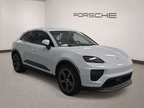 Certified 2025 Porsche Macan Electric RWD image 8