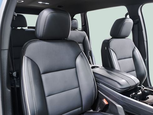 Used 2025 Buick Enclave Preferred FWD image 39