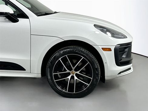 Certified 2025 Porsche Macan AWD/4WD image 14