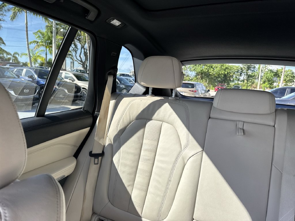 Used 2022 BMW X5 sDrive40i w/ M Sport Package RWD image 17