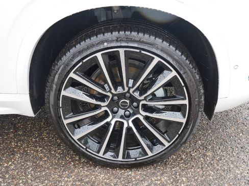 New 2025 Volvo XC90 B6 Ultra w/ Protection Package image 4