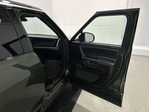 Used 2024 Rivian R1S Adventure AWD/4WD image 18