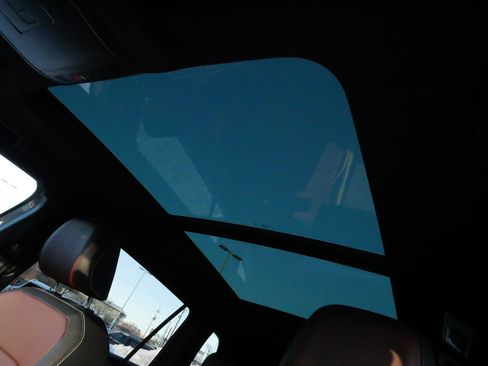 Used 2024 Volkswagen Tiguan SEL R-Line image 33