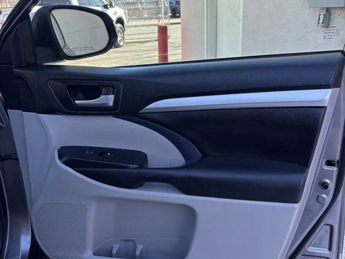 Used 2016 Toyota Highlander XLE image 16