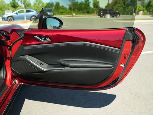 Used 2023 MAZDA MX-5 Miata Grand Touring RWD image 18