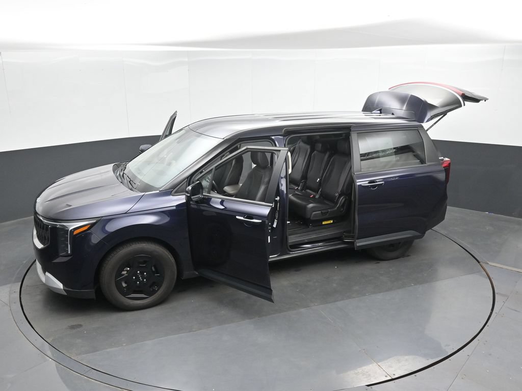 Used 2025 Kia Carnival FWD image 52