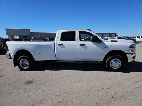 New 2026 RAM 3500 Tradesman image 39