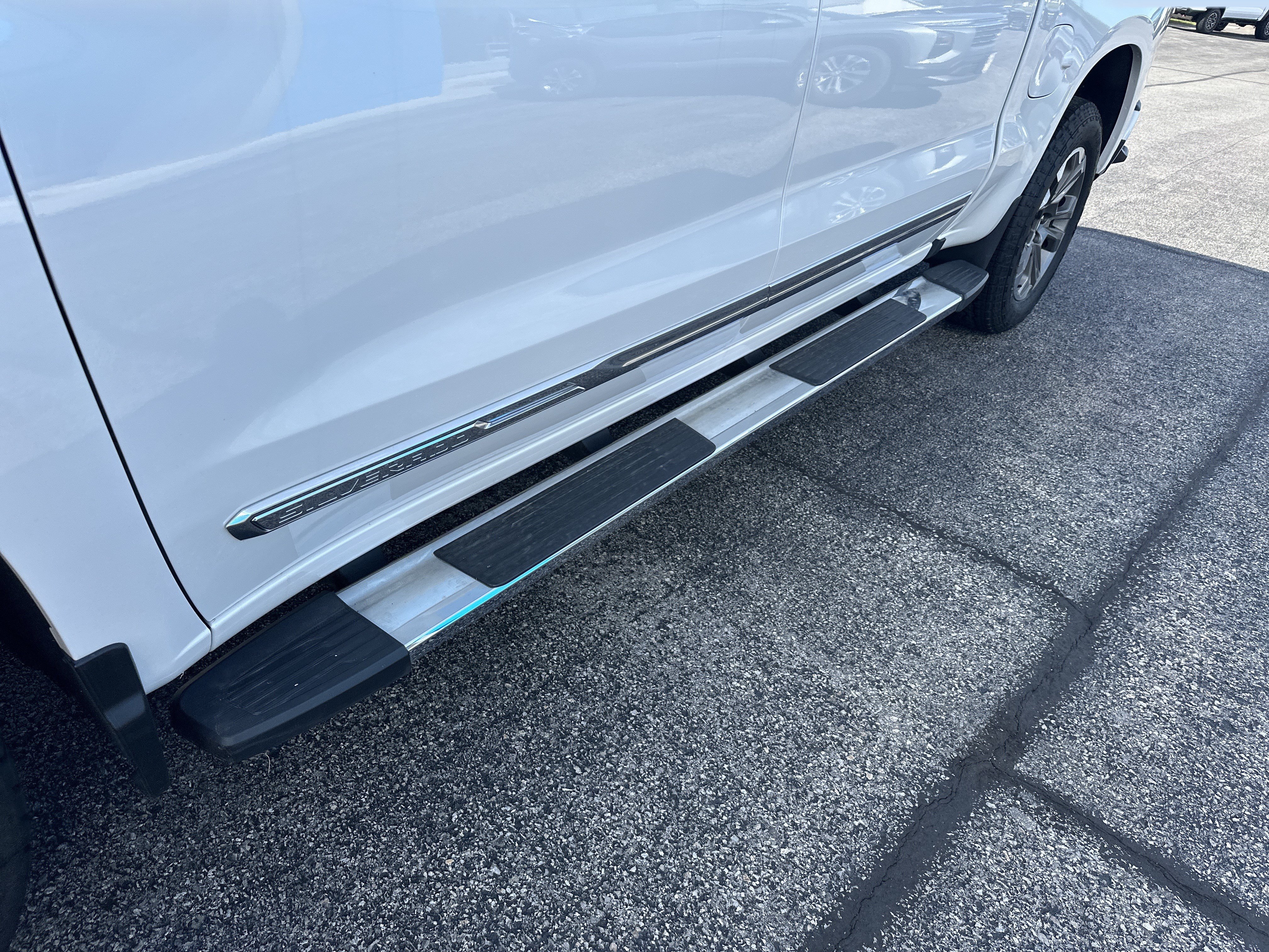 Certified 2023 Chevrolet Silverado 1500 High Country w/ Technology Package AWD/4WD image 5