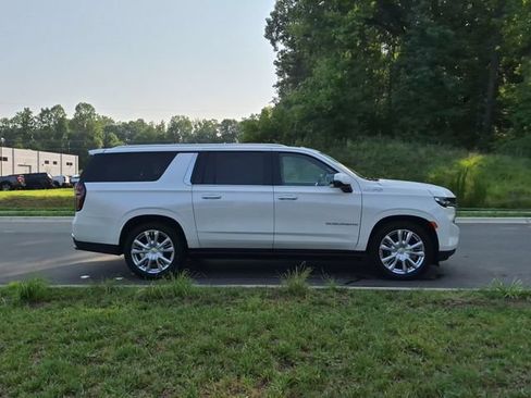 Used 2021 Chevrolet Suburban High Country AWD/4WD image 14