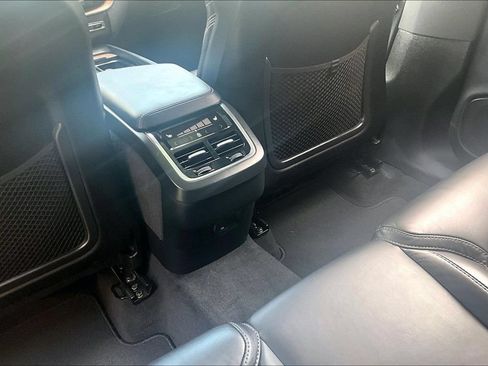 Certified 2024 Volvo XC60 B5 Ultimate w/ Protection Package Premier AWD/4WD image 30