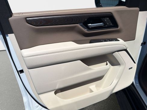 New 2026 GMC Yukon XL Denali w/ Denali Reserve Package image 16