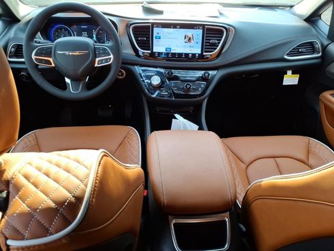 New 2026 Chrysler Pacifica Pinnacle image 9