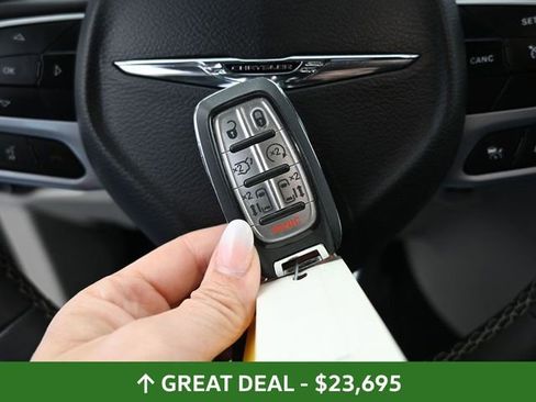 Used 2024 Chrysler Pacifica Touring-L FWD image 38