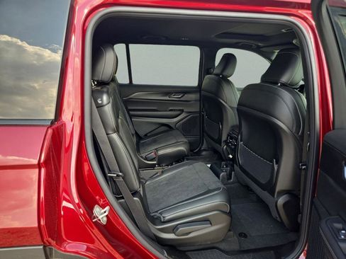 New 2025 Jeep Grand Cherokee L Altitude image 26