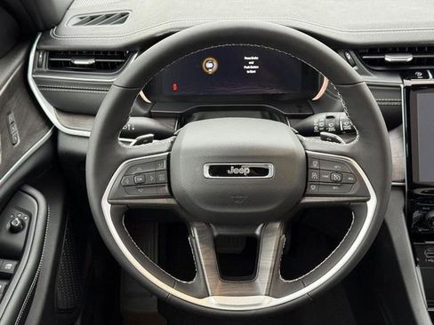 New 2025 Jeep Grand Cherokee L Limited image 17