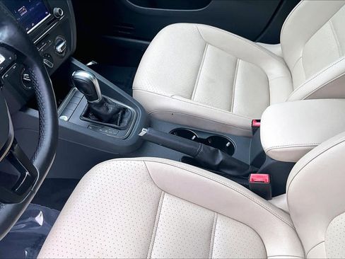 Used 2017 Volkswagen Jetta SE FWD image 17