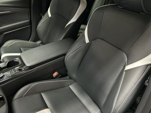 Used 2025 Toyota Camry SE w/ Convenience Package FWD image 6