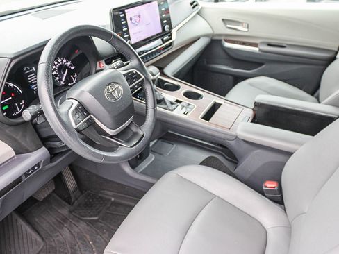 Certified 2023 Toyota Sienna XLE image 18