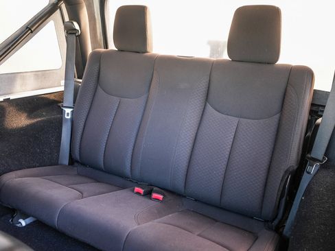 Used 2015 Jeep Wrangler Sport image 17