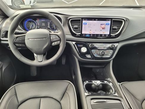 New 2027 Chrysler Pacifica Limited AWD/4WD image 8