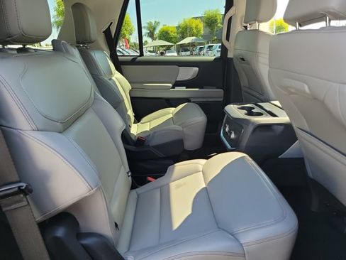 Used 2025 Ford Expedition Active AWD/4WD image 20