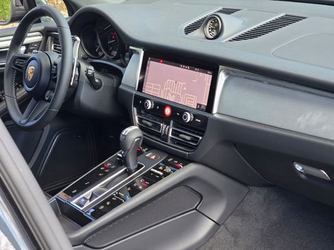 New 2026 Porsche Macan Turbo image 40