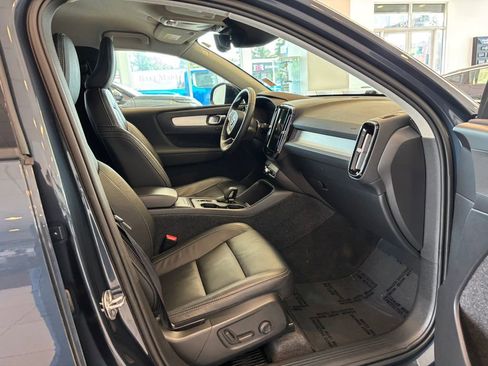 Used 2022 Volvo XC40 T5 Momentum AWD/4WD image 23