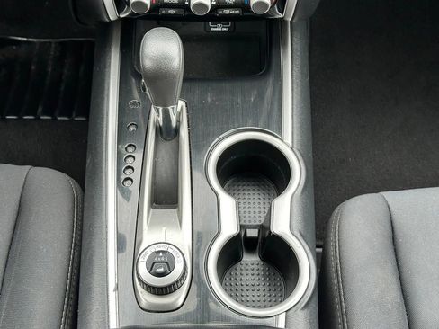 Used 2019 Nissan Pathfinder S image 16