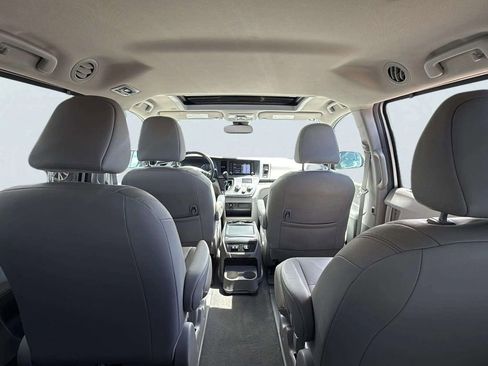 Used 2019 Toyota Sienna XLE w/ XLE Navigation Package AWD/4WD image 19