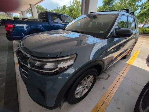 Used 2025 Ford Explorer Active w/ Active Comfort Package RWD image 1