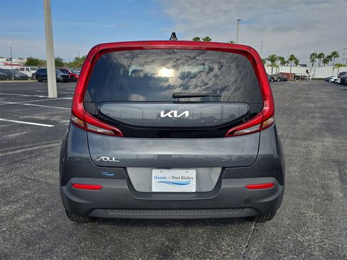 Used 2022 Kia Soul LX w/ Technology Package image 5