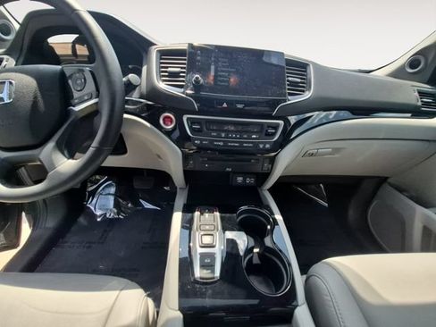 Used 2021 Honda Pilot Touring image 11