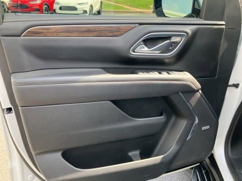 Used 2023 Chevrolet Suburban Premier w/ Premium Package 2 AWD/4WD image 20