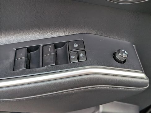 Used 2022 Toyota Highlander XLE image 21