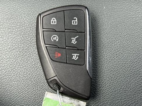 Used 2025 GMC Yukon XL AT4 w/ AT4 Premium Package image 31