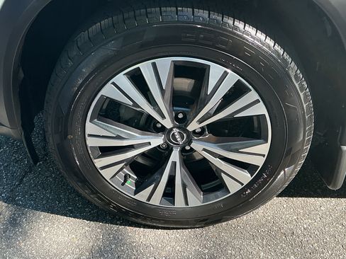 Certified 2023 Nissan Rogue SV FWD image 7