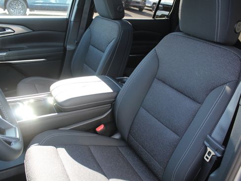 New 2026 Chevrolet Traverse LT w/ Sun and Wheel Package image 9