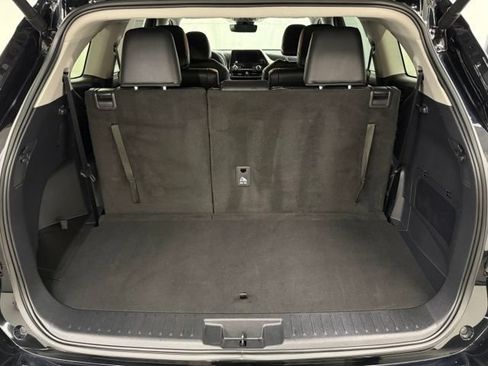 Certified 2025 Toyota Highlander XLE AWD/4WD image 6